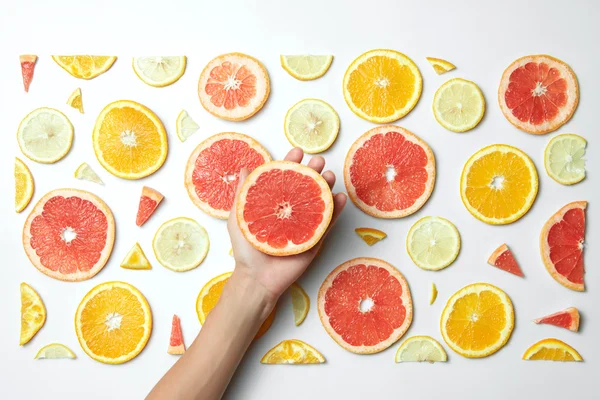 Mezclar naranja fresca en rodajas, limón y pomelo —  Fotos de Stock