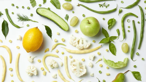Verdure verdi biologiche fresche e frutta per insalata — Foto Stock