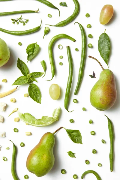 Obst und Gemüse von grüner Farbe auf weißem Hintergrund — Stockfoto