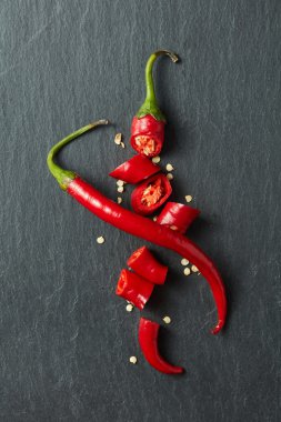 Dilimler halinde kesin kırmızı biber