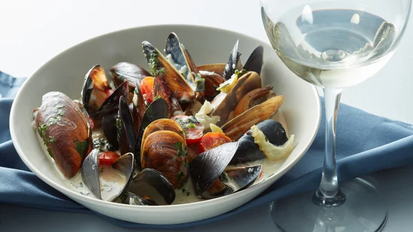 Mejillones con salsa de vino —  Fotos de Stock