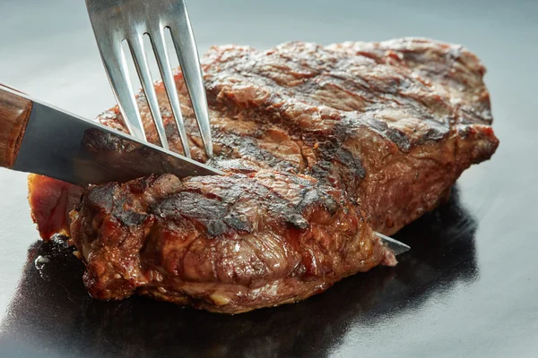 Juicy medium rare steak — Stock Photo, Image