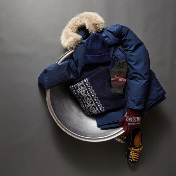Conjunto bonito de roupas masculinas de inverno — Fotografia de Stock