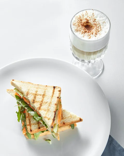 Sandviç ile kahve — Stok fotoğraf