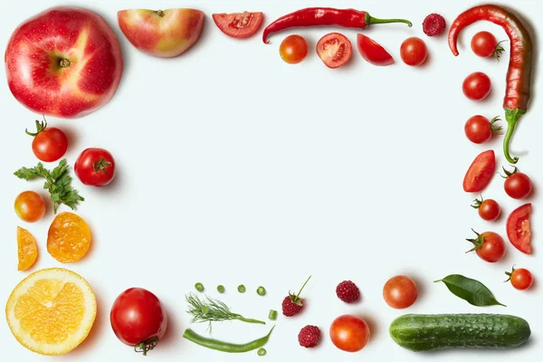 Marco de verduras y frutas sobre blanco — Foto de Stock