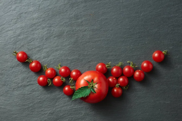 Tomates cherry aislados —  Fotos de Stock