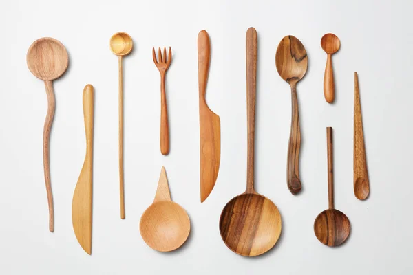 Cucharas de madera, cuchillos, tenedores o — Foto de Stock