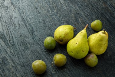 taze yeşil armut ve elma