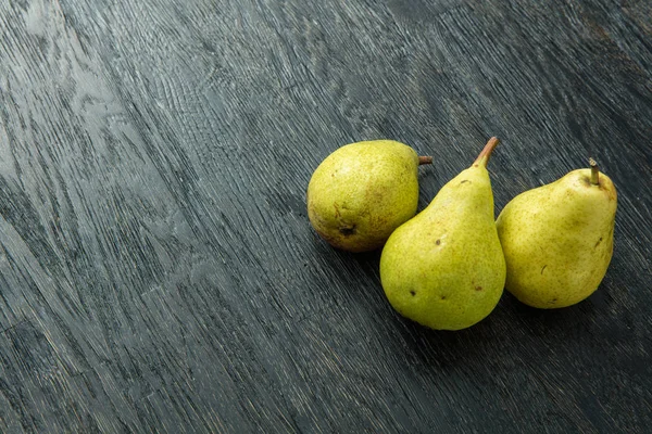 Três peras verdes — Fotografia de Stock