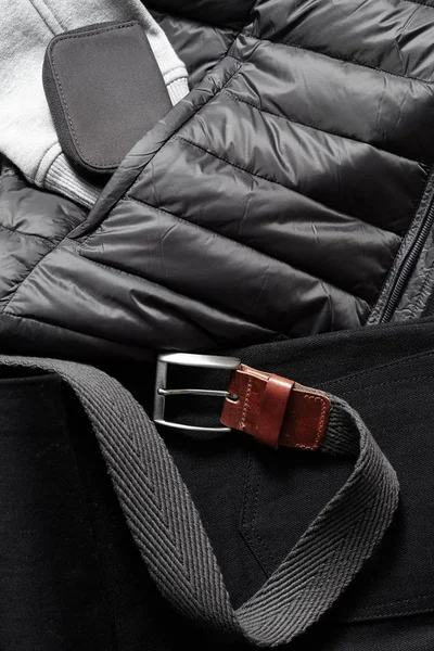 Cinto preto em uma jaqueta de inverno — Fotografia de Stock