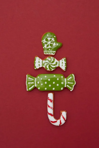 Árvore de Natal de diferentes biscoitos de gengibre . — Fotografia de Stock