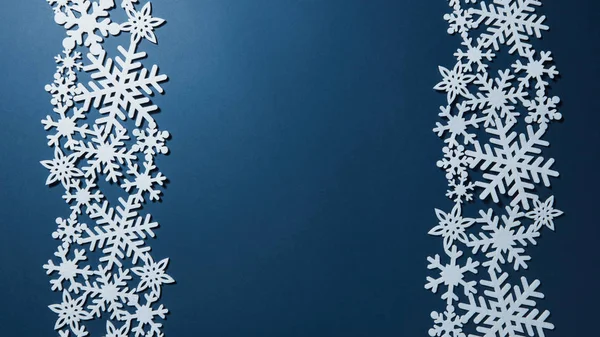 Kar taneleri ile Noel dekoratif çerçeve — Stok fotoğraf