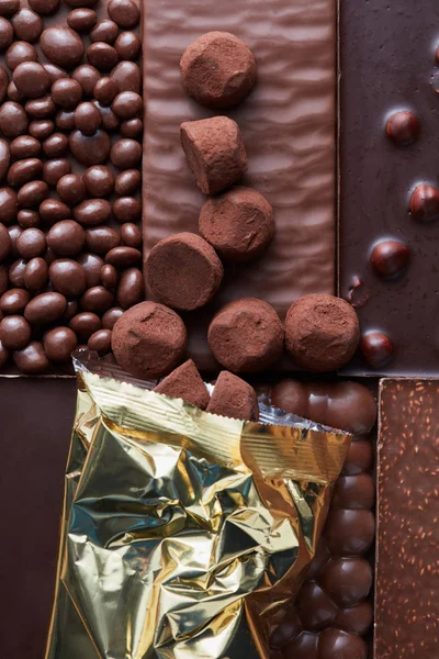 Caramelos de trufa en varios chocolate — Foto de Stock