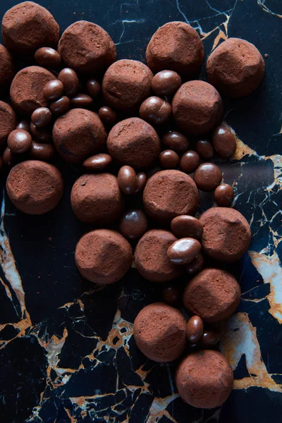 Zelfgemaakte chocolade truffels — Stockfoto