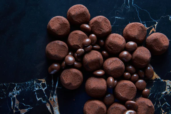 Zelfgemaakte chocolade truffels — Stockfoto