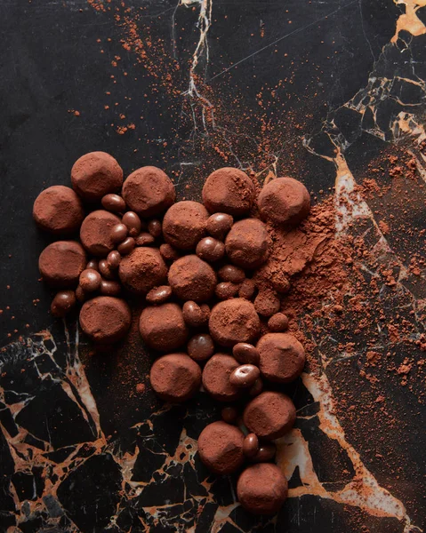 Homemade chocolate truffles — Stock Photo, Image