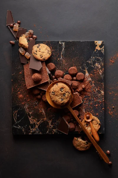 Biscotti fatti in casa con cioccolatini e caramelle — Foto Stock