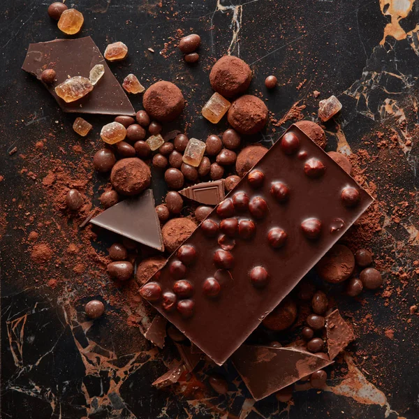 Chocolate e doces trufas — Fotografia de Stock