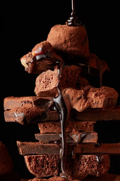 Gebroken stukjes chocolade — Stockfoto