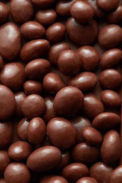 Tmavé čokoládové sladké kuličky — Stock fotografie