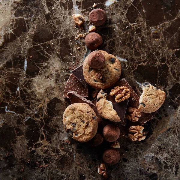 Verse zelfgemaakte chocolade chip koekjes — Stockfoto