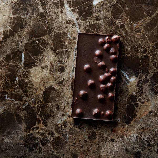Chocoladereep met noten — Stockfoto