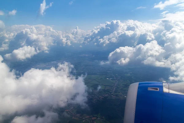 Blick aus dem Flugzeugfenster — Stockfoto