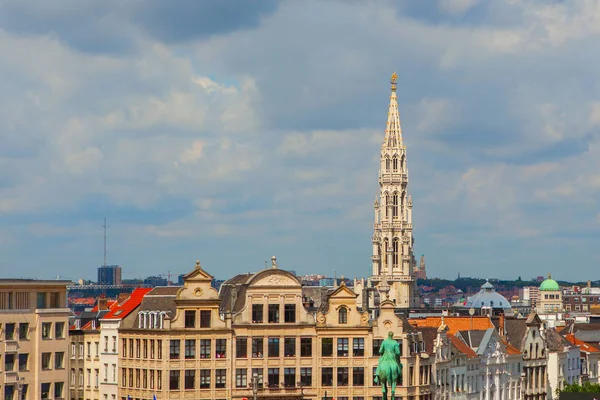 Brüksel'deki belediye binasının Spire — Stok fotoğraf