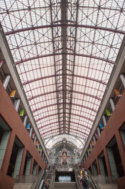 yenilenmiş Anvers merkez istasyonu