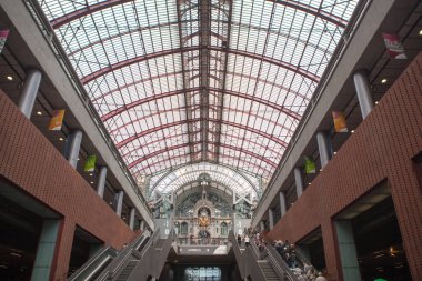 yenilenmiş Anvers merkez istasyonu