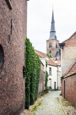 Bruges içinde eski sokak