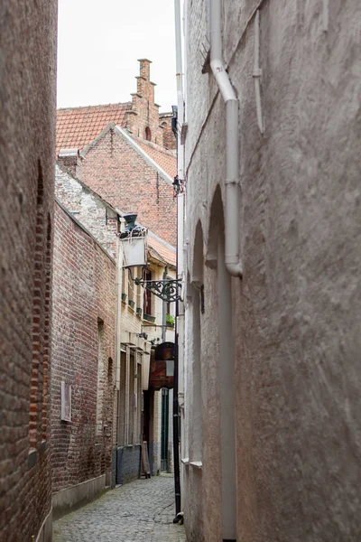 Rua estreita em Bruges — Fotografia de Stock