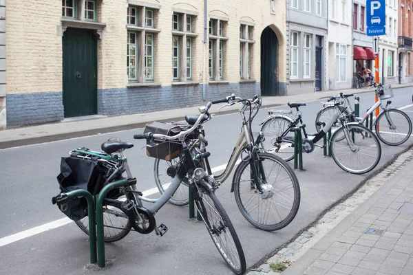 Parking pour vélos à Bruges — Photo