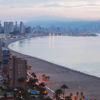 Benidorm şehir görüntülemek