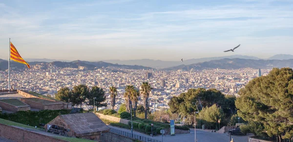 Antenn utsikt över Barcelona stad — Stockfoto