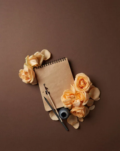 Notatnik z głowicami Róża — Zdjęcie stockowe
