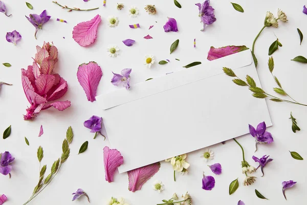 모듬 꽃 봉투 — 스톡 사진