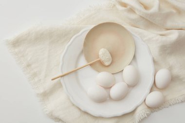 çiğ yumurta levha ve peçete