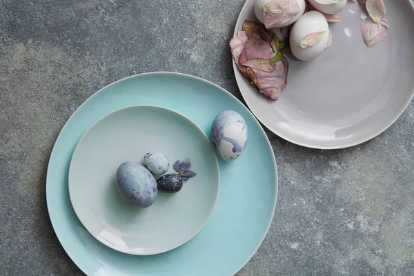 Easter eggs on plates — Stock Photo, Image