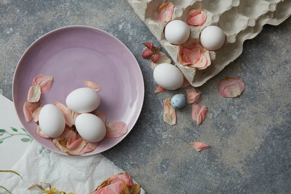 tabakta tavuk yumurtası