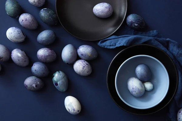 Composición azul con huevos de Pascua —  Fotos de Stock