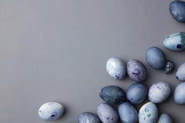Siniset pääsiäismunat — kuvapankkivalokuva