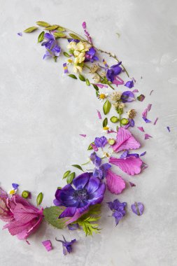 Yuvarlak çiçek çerçevesi