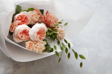 pastel pembe peonies buket