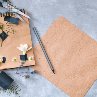 Kraft kağıt çiçekler