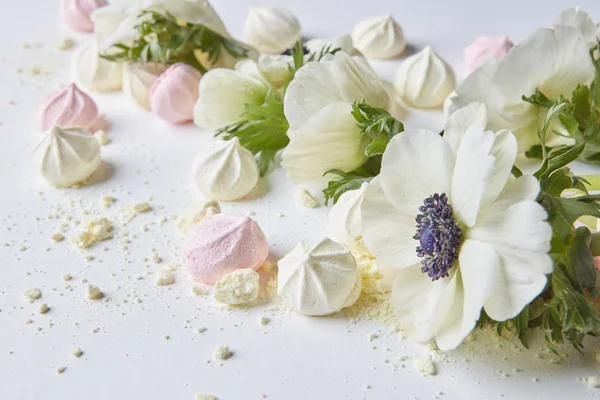 White flowers and candies composition — Stock Photo, Image