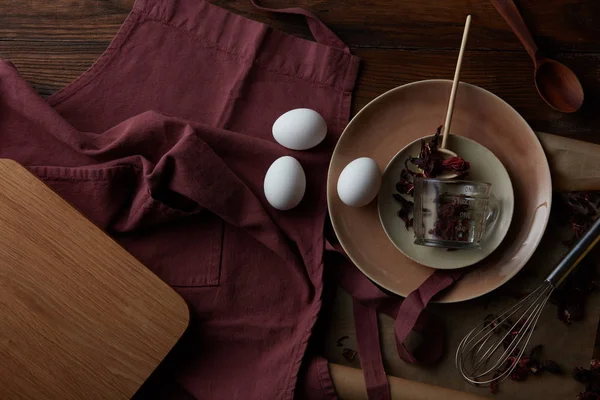 Naczynia kuchenne z jaj kurzych — Zdjęcie stockowe