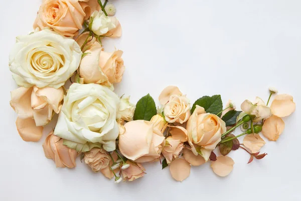 Marco con rosas y hojas — Foto de Stock