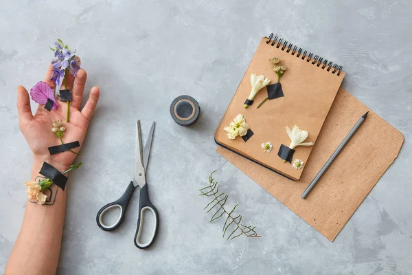 çiçekli güzel çiçekçi kompozisyon