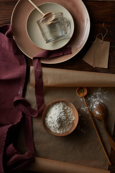 Кулінарні інгредієнти з посудом — стокове фото